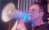© Robert Rotifer Damon Albarn mit Megaphon